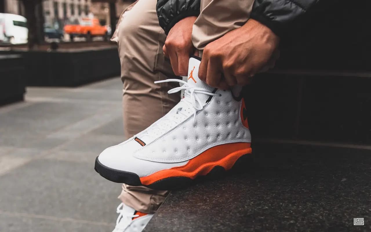 Những hình ảnh chi tiết về phiên bản Air Jordan 13 “Del Sol” Những hình ảnh chi tiết về phiên bản Air Jordan 13 “Del Sol”