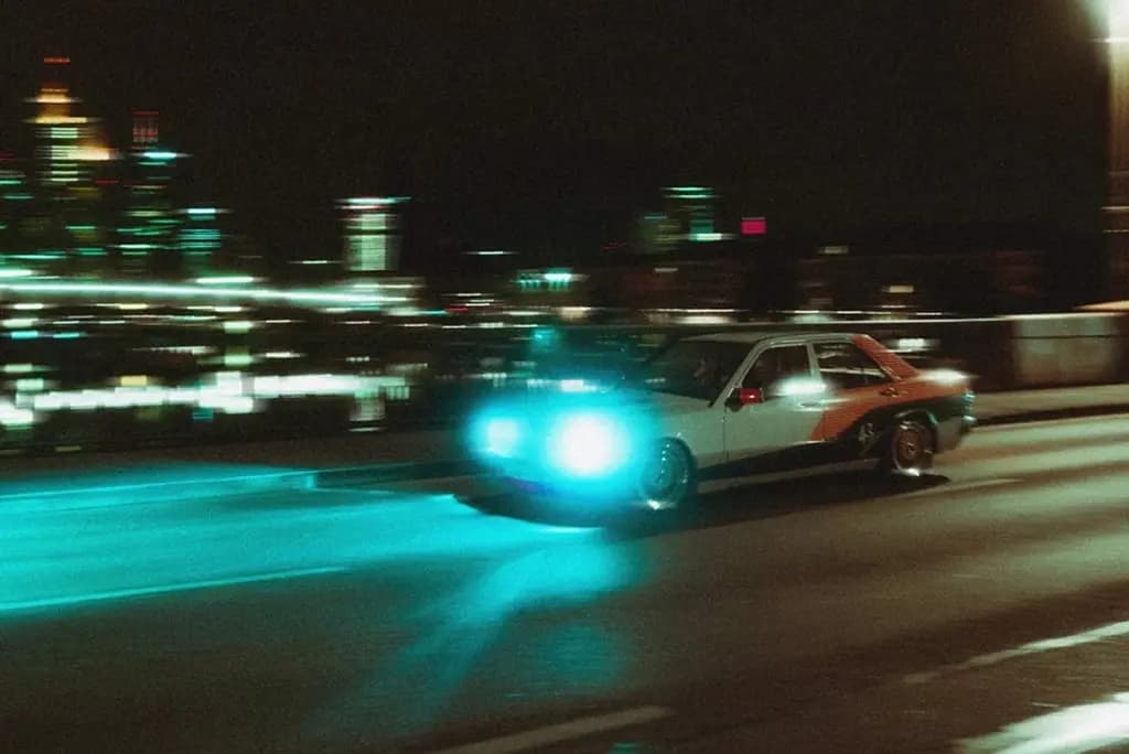 43einhalb tổ chức GiveAway một con xe Mercedes 190E ‘Infrared Benz’ để kỷ niệm Air Max 90 ra mắt 43einhalb tổ chức GiveAway một con xe Mercedes 190E ‘Infrared Benz’ để kỷ niệm Air Max 90 ra mắt