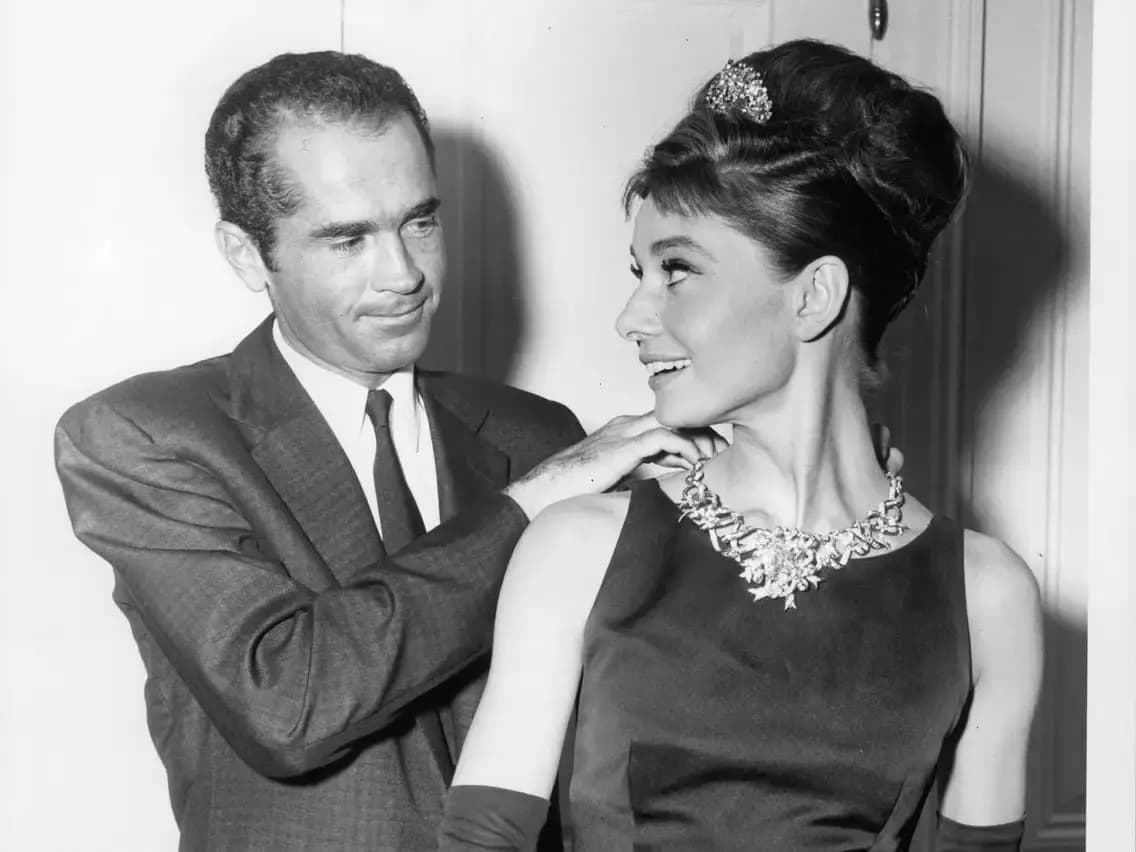 Tiffany & Co là gì, tại sao trang sức của thương hiệu này lại đắt đến thế? Tiffany & Co là gì, tại sao trang sức của thương hiệu này lại đắt đến thế?