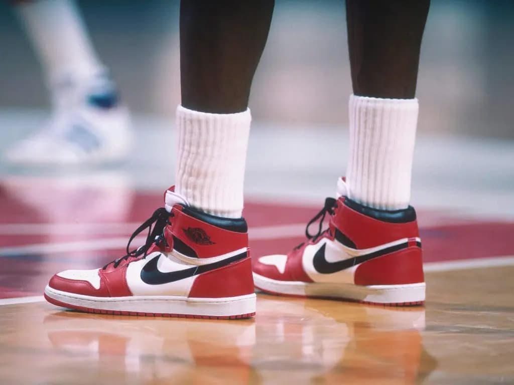 Air Jordan 1 Mid "Banned" sẽ là phiên bản "bred" đầu tiên có thể sở hữu trong năm 2020! Air Jordan 1 Mid "Banned" sẽ là phiên bản "bred" đầu tiên có thể sở hữu trong năm 2020!