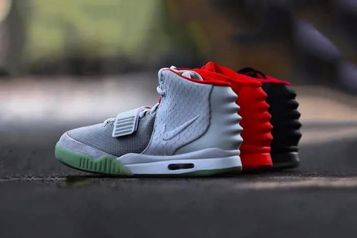 5 mẫu giày Yeezy được thiết kế bới Kanye khiến sự bất đồng quan điểm giữa Nike và Adidas ngày càng lớn 5 mẫu giày Yeezy được thiết kế bới Kanye khiến sự bất đồng quan điểm giữa Nike và Adidas ngày càng lớn
