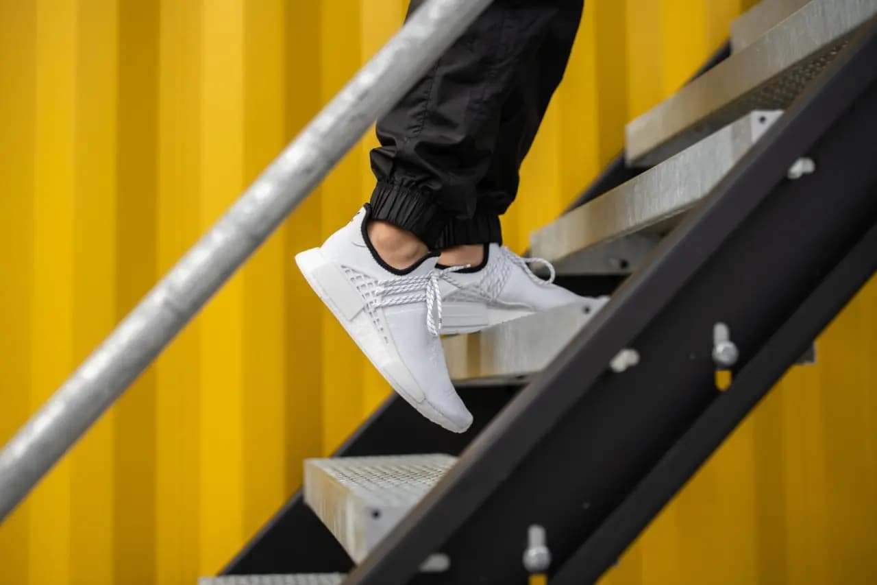 Pharrell và adidas Originals tiếp tục cho ra mắt NMD Hu với phối màu đơn sắc “Core White” Pharrell và adidas Originals tiếp tục cho ra mắt NMD Hu với phối màu đơn sắc “Core White”