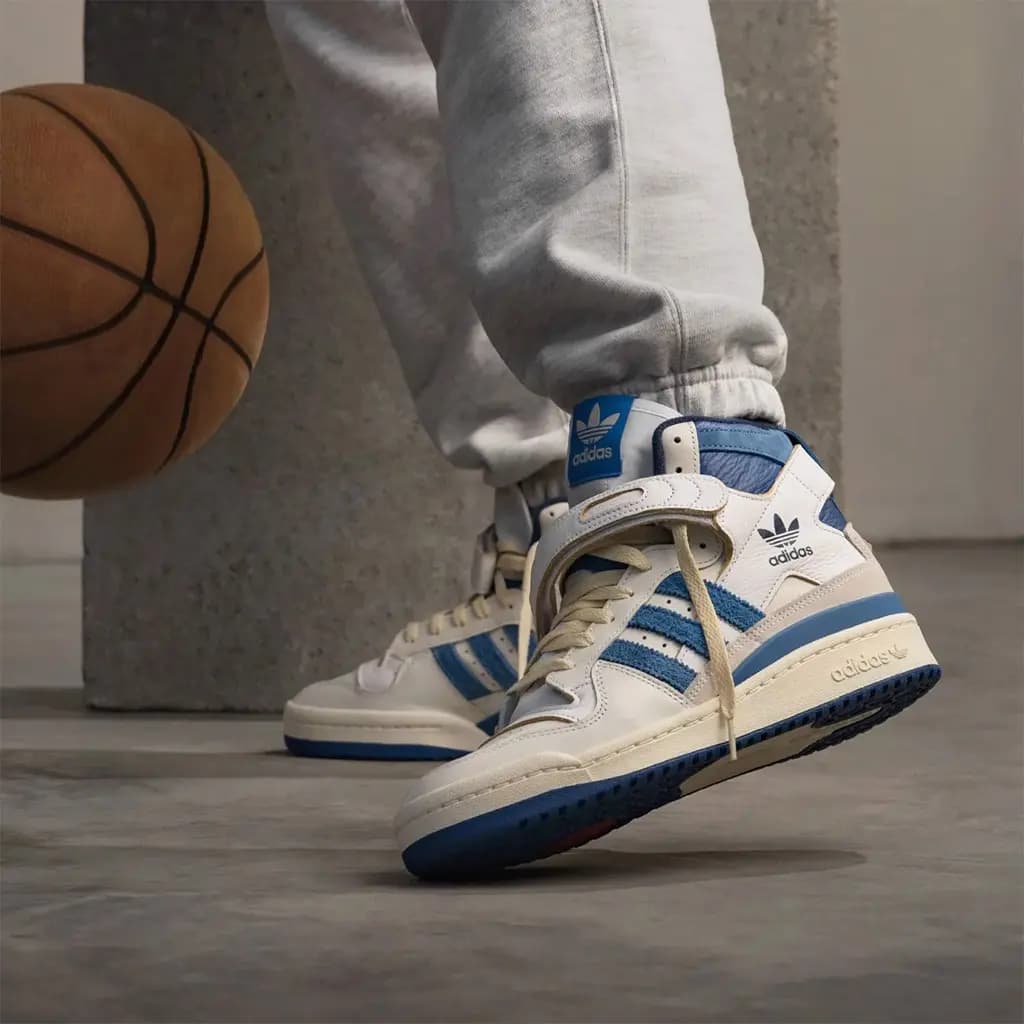 Mẫu giày bóng rổ từ thời "cha ông ta" được mang lại từ nhà Adidas Mẫu giày bóng rổ từ thời "cha ông ta" được mang lại từ nhà Adidas
