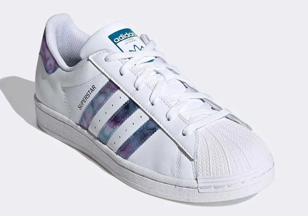 Adidas Superstar khoác lên chiếc áo mang màu sắc Abalone lung linh Adidas Superstar khoác lên chiếc áo mang màu sắc Abalone lung linh
