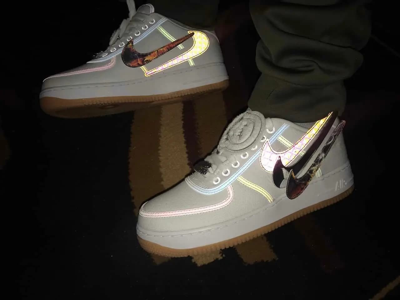 Legitcheck: Cách phân biệt Nike Air Force 1 Travis Scott Sail Real và Fake Legitcheck: Cách phân biệt Nike Air Force 1 Travis Scott Sail Real và Fake