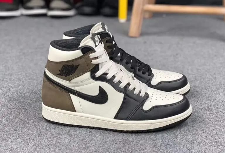 Air Jordan 1 Dark Mocha: siêu phẩm hay chỉ là chiêu trò ăn theo Air Jordan 1 Travis Scott Air Jordan 1 Dark Mocha: siêu phẩm hay chỉ là chiêu trò ăn theo Air Jordan 1 Travis Scott