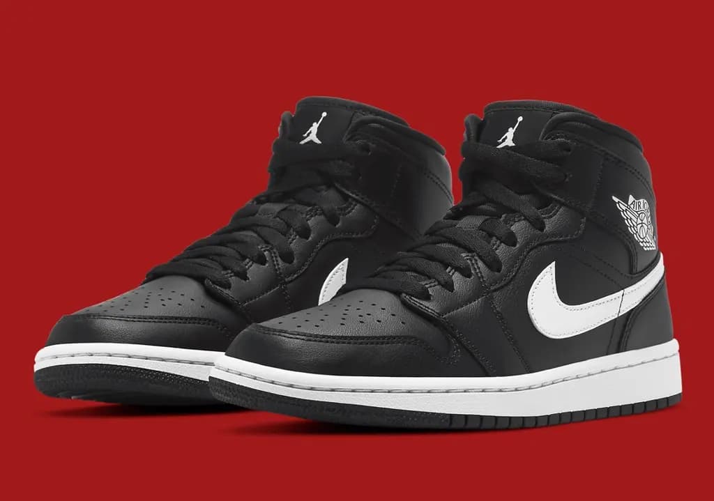 Air Jordan 1 Mid xuất hiện với màu “Black White” đơn giản gợi nhớ đến phiên bản “Premium Essentials” Air Jordan 1 Mid xuất hiện với màu “Black White” đơn giản gợi nhớ đến phiên bản “Premium Essentials”