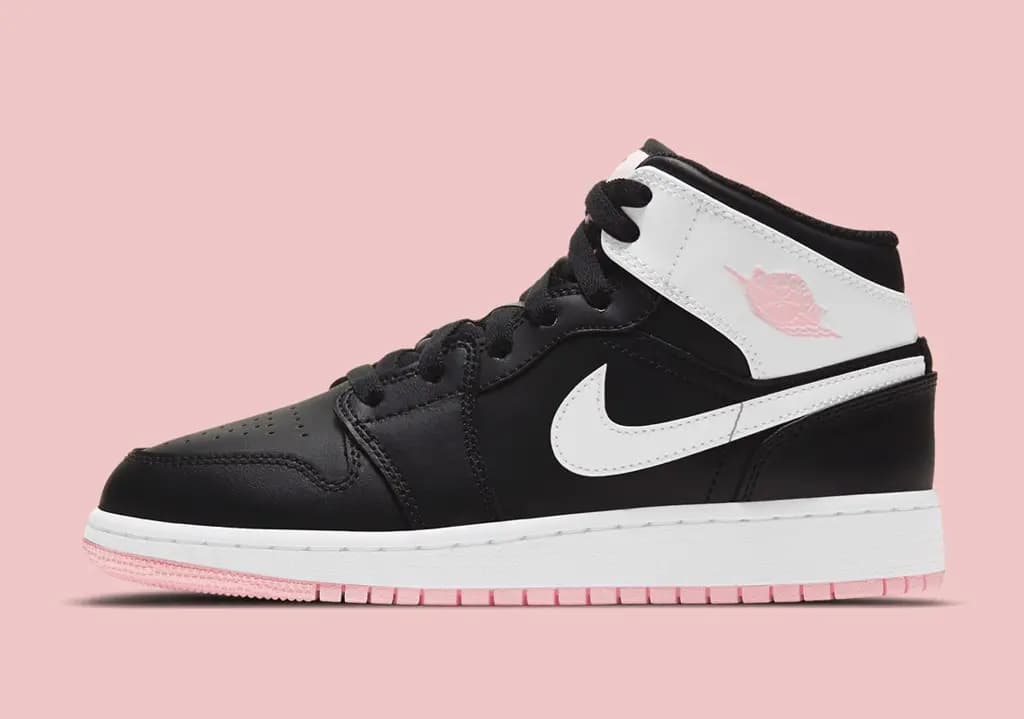 Lại thêm một phiên bản Air Jordan 1 Mid lấy cảm hứng từ màu hồng với phối màu “Arctic Pink” Lại thêm một phiên bản Air Jordan 1 Mid lấy cảm hứng từ màu hồng với phối màu “Arctic Pink”