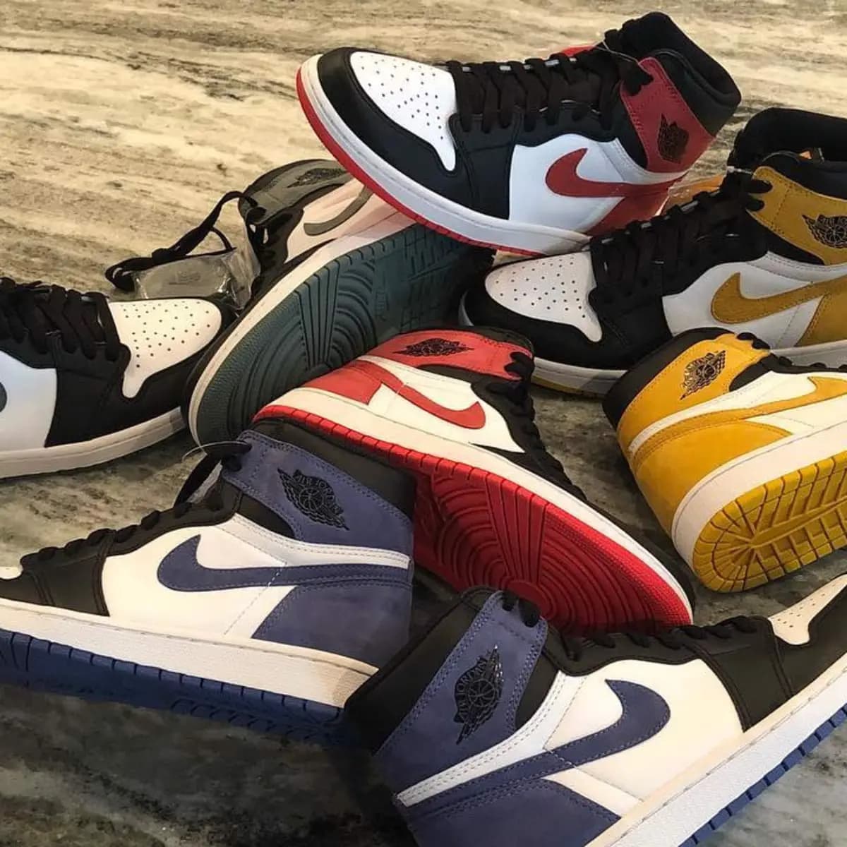 Hình ảnh chính thức của phiên bản Air Jordan 1 High "Atmosphere" Hình ảnh chính thức của phiên bản Air Jordan 1 High "Atmosphere"