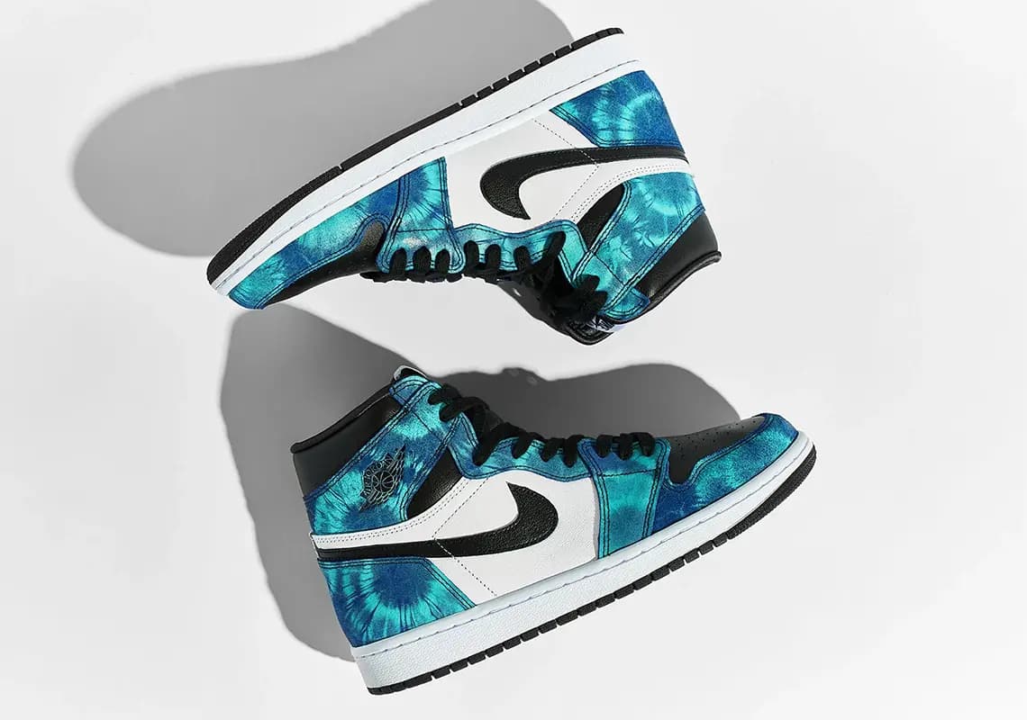Air Jordan 1 High OG “Tie-Dye” - phiên bản dành cho phái đẹp, dự kiến ra mắt tháng 6 năm nay. Air Jordan 1 High OG “Tie-Dye” - phiên bản dành cho phái đẹp, dự kiến ra mắt tháng 6 năm nay.