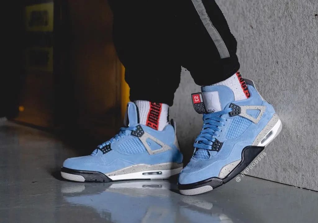 Jordan 4 “UNC” chính thức có những hình ảnh trên chân đầu tiên cực cháy Jordan 4 “UNC” chính thức có những hình ảnh trên chân đầu tiên cực cháy