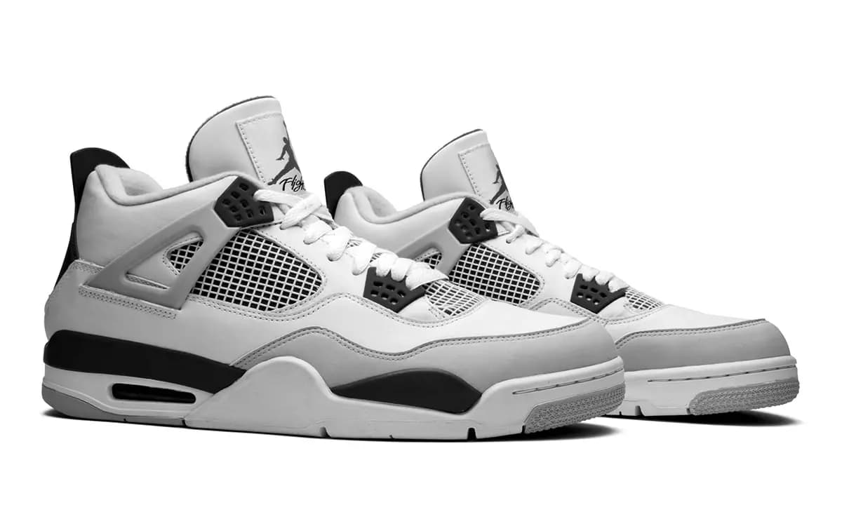 Cập nhật những hình ảnh đầu tiên của Air Jordan 4 "Military Black" Cập nhật những hình ảnh đầu tiên của Air Jordan 4 "Military Black"