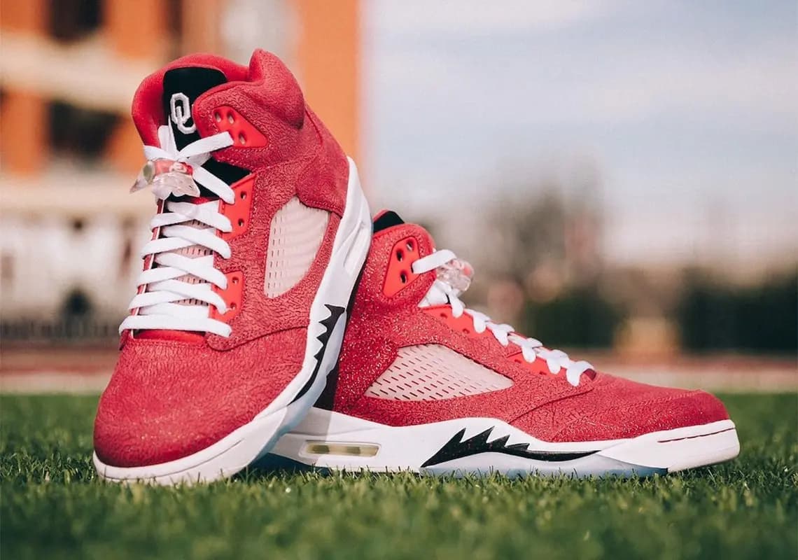 Air Jordan 5 College PE tiếp tục chiến đấu cùng Oklahoma Sooners! Air Jordan 5 College PE tiếp tục chiến đấu cùng Oklahoma Sooners!