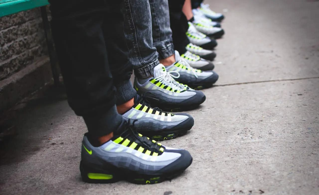Nike Air Max 95 Ultra trở nên lột xác với tông màu "Navy" Nike Air Max 95 Ultra trở nên lột xác với tông màu "Navy"