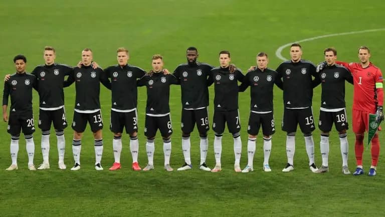 DFB x adidas Ultra Boost DNA - Sự hòa quyện của tinh hoa công nghệ và cỗ xe tăng Đức DFB x adidas Ultra Boost DNA - Sự hòa quyện của tinh hoa công nghệ và cỗ xe tăng Đức