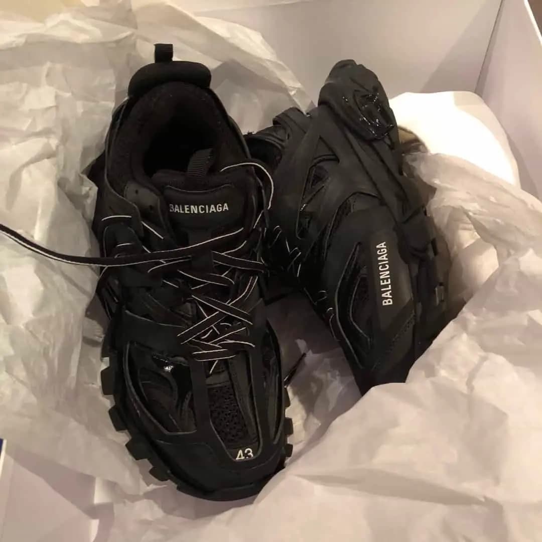 Legit Check: 9 bước để xác định một đôi Balenciaga Track chính hãng Legit Check: 9 bước để xác định một đôi Balenciaga Track chính hãng