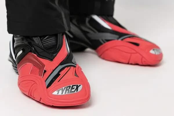 Balenciaga làm nóng Tyrex bằng phối màu “Black Red” Balenciaga làm nóng Tyrex bằng phối màu “Black Red”