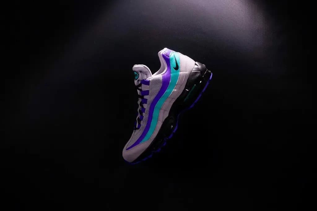 Review giày: Nike Air Max 95 OG 'Aqua' - đậm chất thời trang đương đại Review giày: Nike Air Max 95 OG 'Aqua' - đậm chất thời trang đương đại