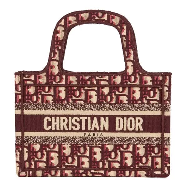 Top 10 chiếc Tote bag bạn không nên bỏ lỡ vào mùa thu này ( Phần 2 ) Top 10 chiếc Tote bag bạn không nên bỏ lỡ vào mùa thu này ( Phần 2 )