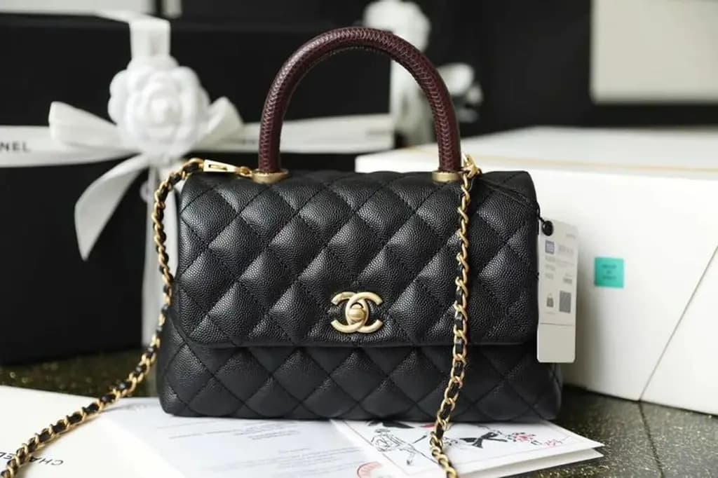 Legit check: Hướng dẫn cách phân biệt Chanel Coco Handle Bags Real và Fake Legit check: Hướng dẫn cách phân biệt Chanel Coco Handle Bags Real và Fake