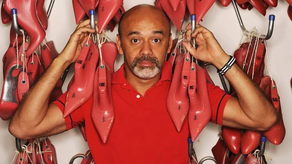 Cách để xác minh một đôi giày Christian Louboutin chính hãng Cách để xác minh một đôi giày Christian Louboutin chính hãng