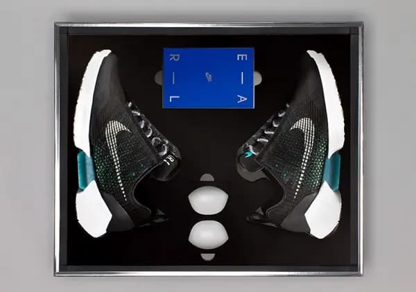 Chuyện ít biết về đôi giày ‘biết tuốt’ HyperAdapt của The Swoosh Chuyện ít biết về đôi giày ‘biết tuốt’ HyperAdapt của The Swoosh