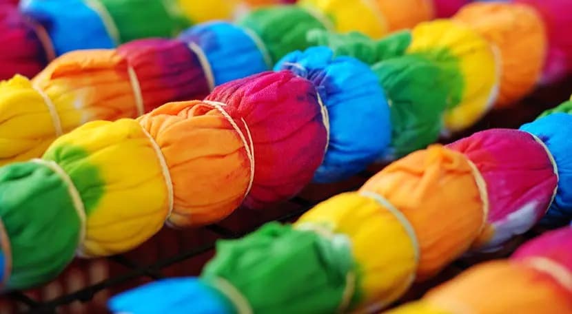 TIE-DYE – không chỉ đơn giản là những vòng tròn màu sắc TIE-DYE – không chỉ đơn giản là những vòng tròn màu sắc