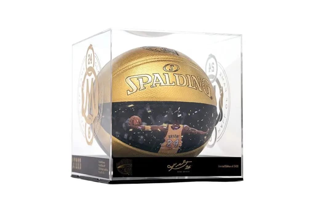 Spalding Vinh danh sự nghiệp lẫy lừng của Kobe Bryant với quả bóng rổ 'Hall of Fame' mới nhất Spalding Vinh danh sự nghiệp lẫy lừng của Kobe Bryant với quả bóng rổ 'Hall of Fame' mới nhất