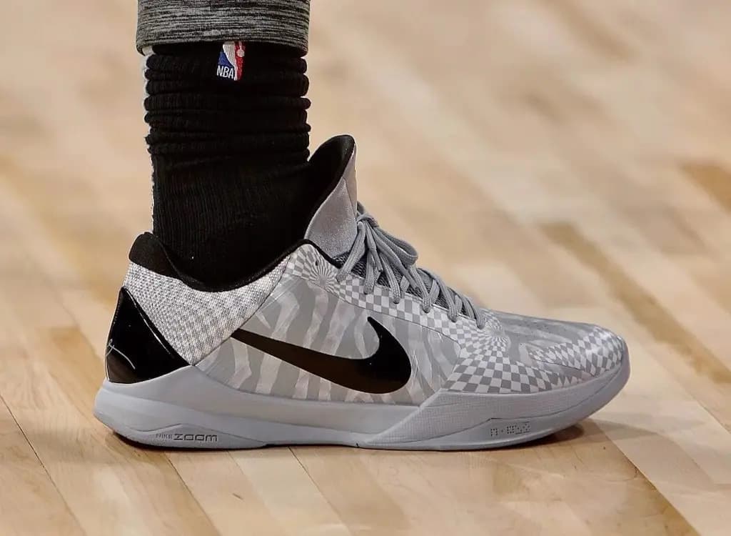 Cuối tuần này là sự bùng nổ của Nike Kobe 5 Protro 'Zebra' DeMar DeRozan Cuối tuần này là sự bùng nổ của Nike Kobe 5 Protro 'Zebra' DeMar DeRozan