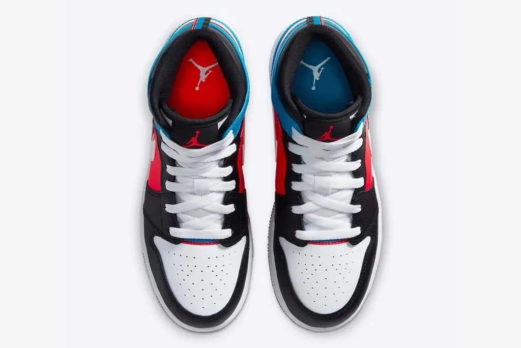 Đôi Jordan 1 Mid mới được quấn trong một dải băng xanh đỏ Đôi Jordan 1 Mid mới được quấn trong một dải băng xanh đỏ
