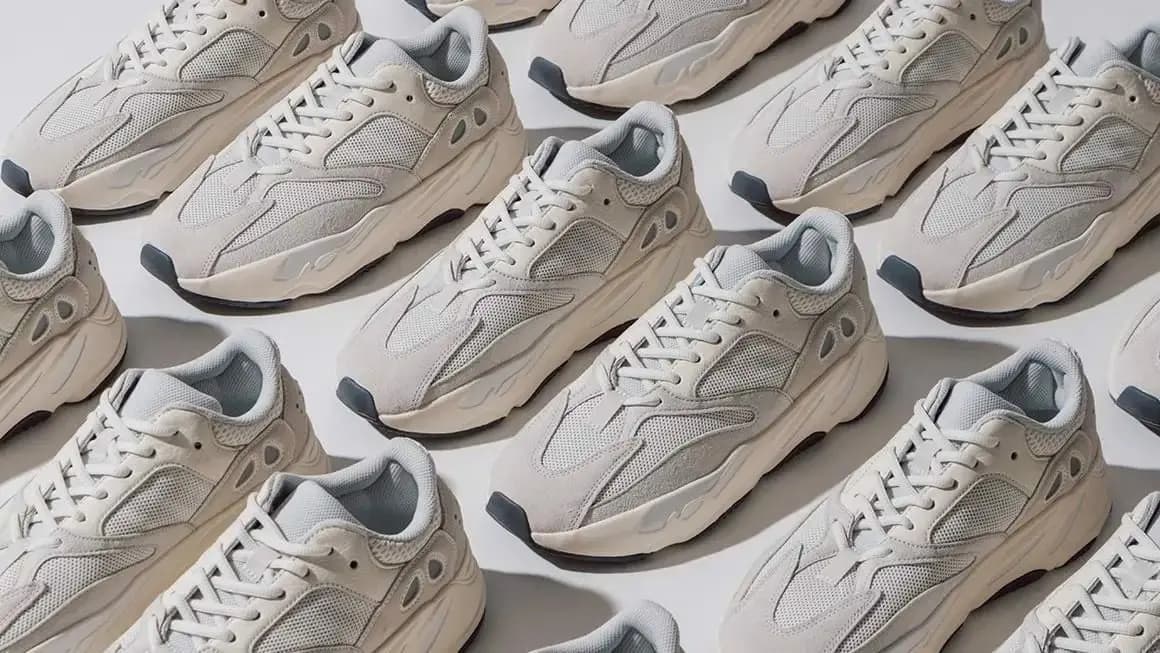 Hình ảnh đầu tiên của phiên bản adidas YEEZY 700 V3 "Mono Safflower" Hình ảnh đầu tiên của phiên bản adidas YEEZY 700 V3 "Mono Safflower"