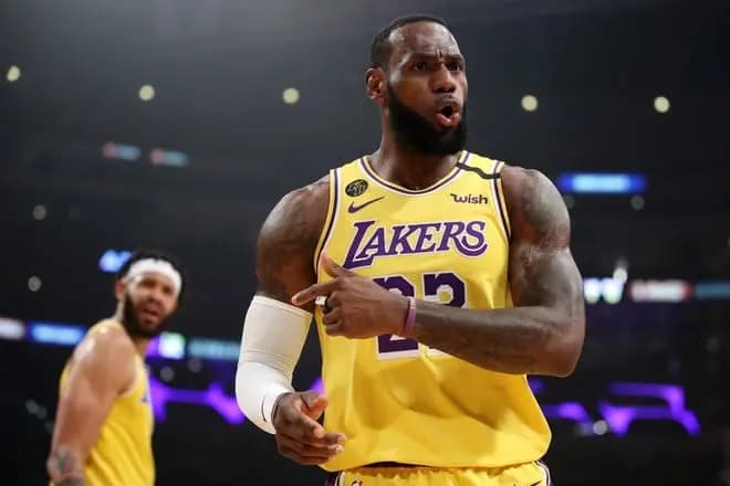 Nike tạo ra một phiên bản LeBron 19 mới mang tên "Hardwood Classic" Nike tạo ra một phiên bản LeBron 19 mới mang tên "Hardwood Classic"