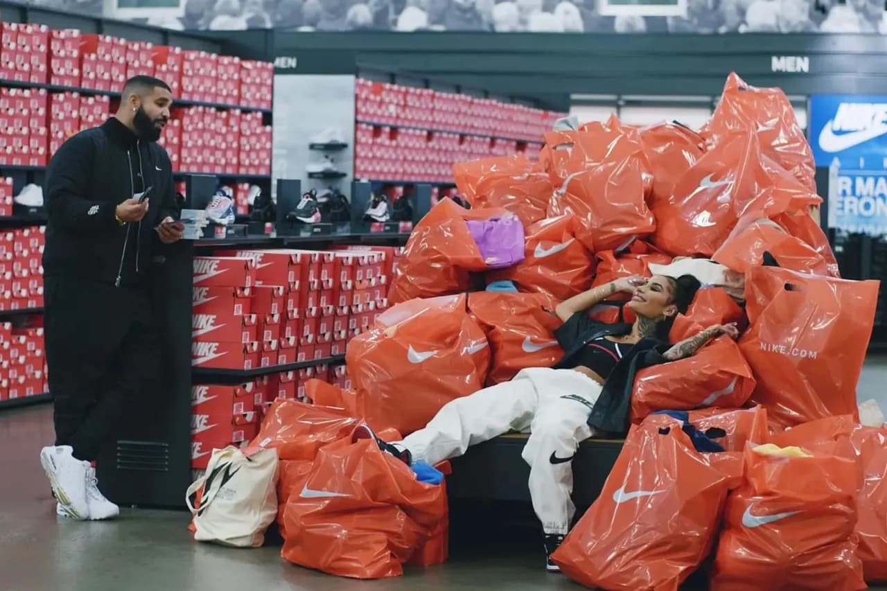 Lộ thông tin về phiên bản collab đầu tiên giữa Drake và Nike Lộ thông tin về phiên bản collab đầu tiên giữa Drake và Nike