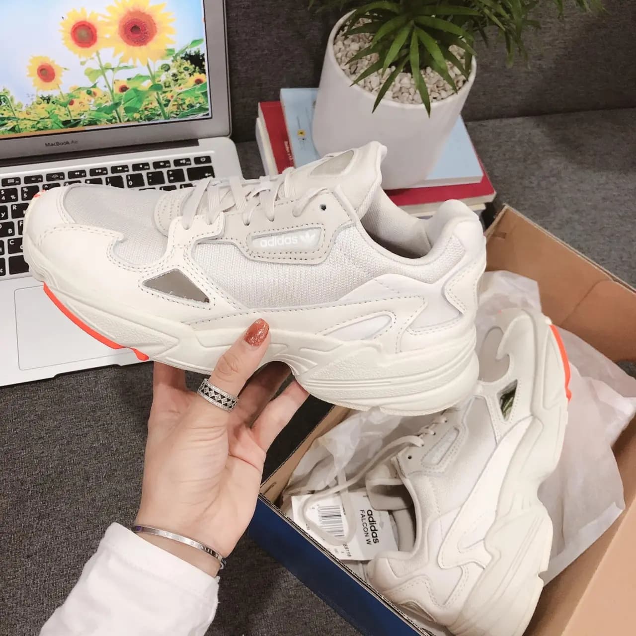 5 sự thật thú vị về adidas Falcon W 5 sự thật thú vị về adidas Falcon W