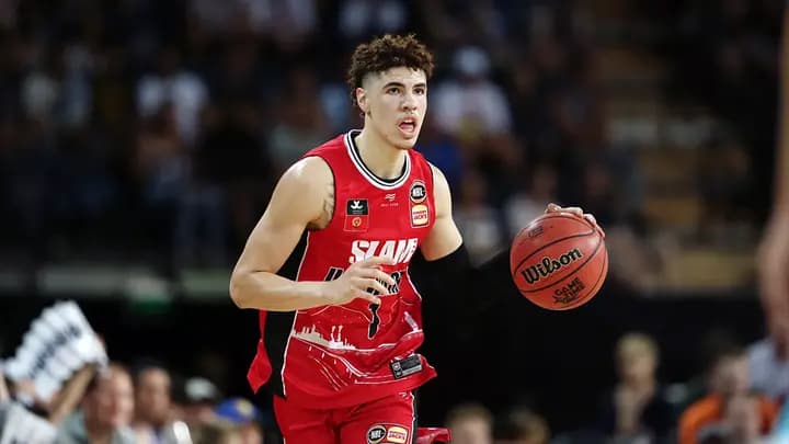 PUMA chính thức cho ra mắt mẫu giày MB.01 của LaMelo Ball PUMA chính thức cho ra mắt mẫu giày MB.01 của LaMelo Ball