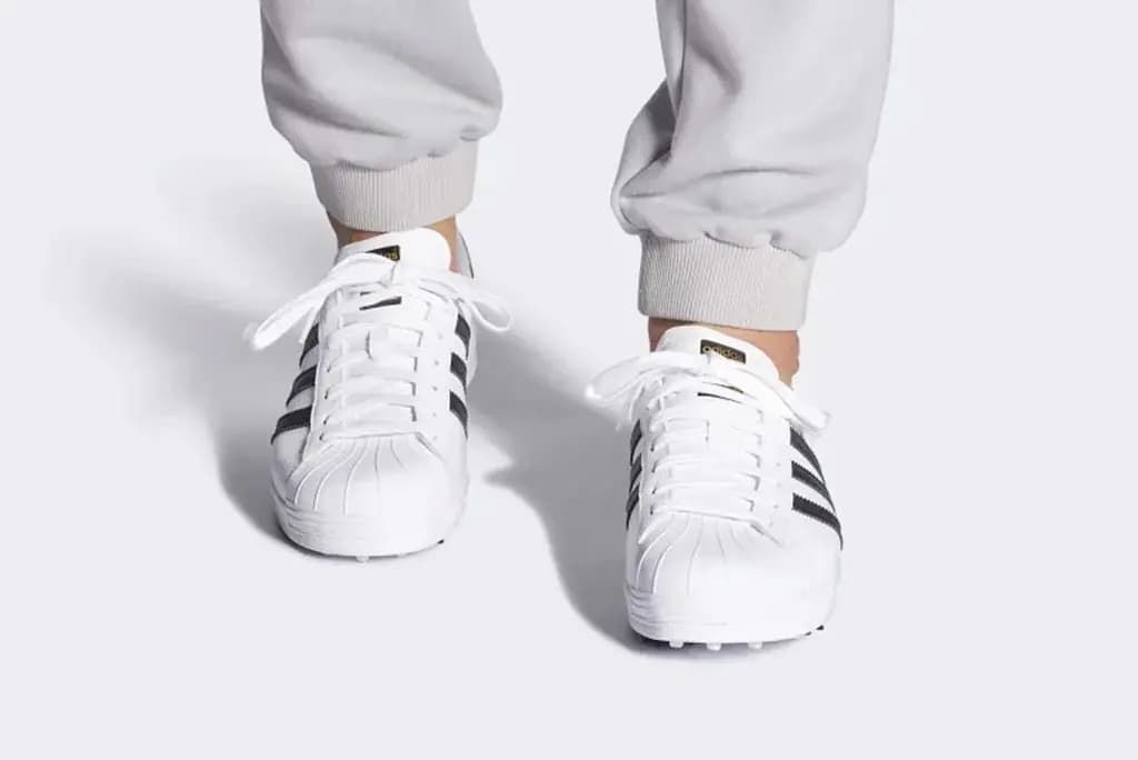 Sẵn sàng đi đánh Golf với adidas Superstar, giày đánh gold phong cách retro Sẵn sàng đi đánh Golf với adidas Superstar, giày đánh gold phong cách retro
