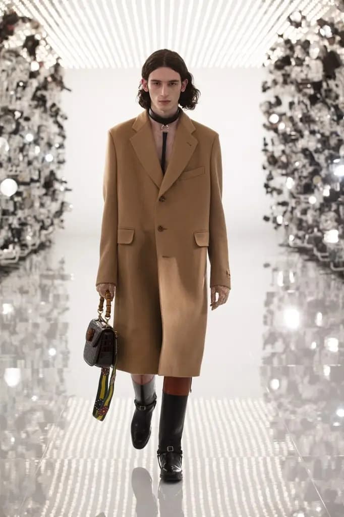 Gucci ra mắt bản hợp tác với Balenciaga "Collaboration" nhân dịp "kỉ niệm năm thứ 100" trên sàn sàn catwalk Gucci ra mắt bản hợp tác với Balenciaga "Collaboration" nhân dịp "kỉ niệm năm thứ 100" trên sàn sàn catwalk