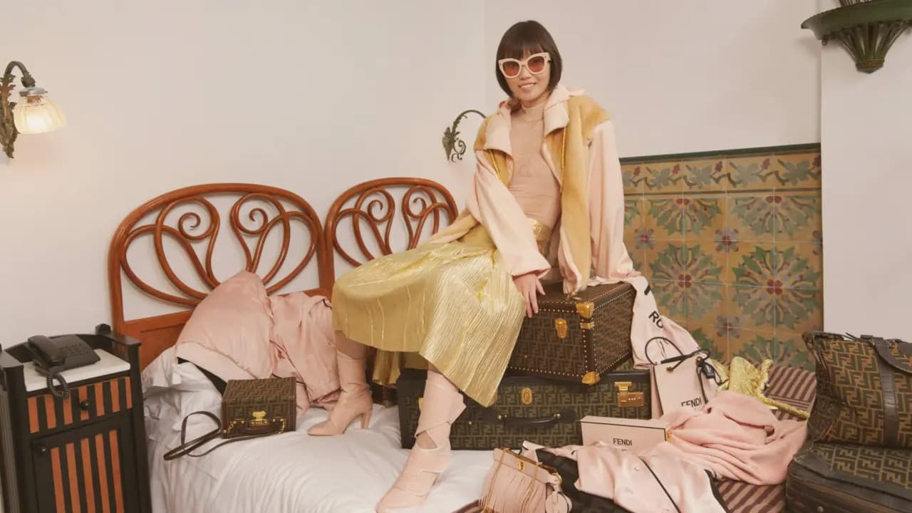 Sự thật phía sau thời trang xa xỉ: Louis Vuitton chê khách hàng ít tiền, Gucci bán hàng giả? Sự thật phía sau thời trang xa xỉ: Louis Vuitton chê khách hàng ít tiền, Gucci bán hàng giả?