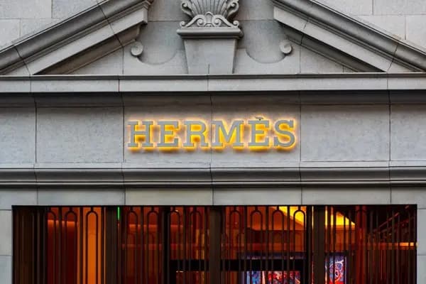 Giá trị thị trường của Hermès đạt mức kỷ lục trong bối cảnh Covid-19 Giá trị thị trường của Hermès đạt mức kỷ lục trong bối cảnh Covid-19