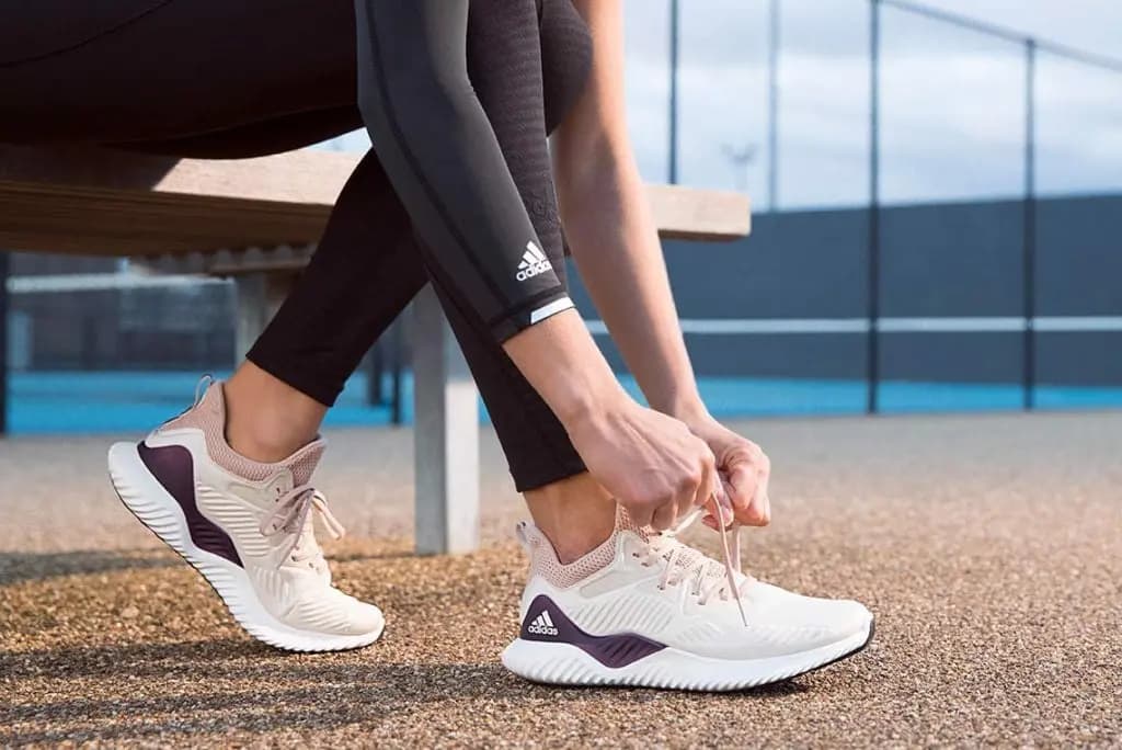 Đánh giá tổng quan đôi giày chạy bộ hạt "rẻ" - Adidas AlphaBounce Đánh giá tổng quan đôi giày chạy bộ hạt "rẻ" - Adidas AlphaBounce