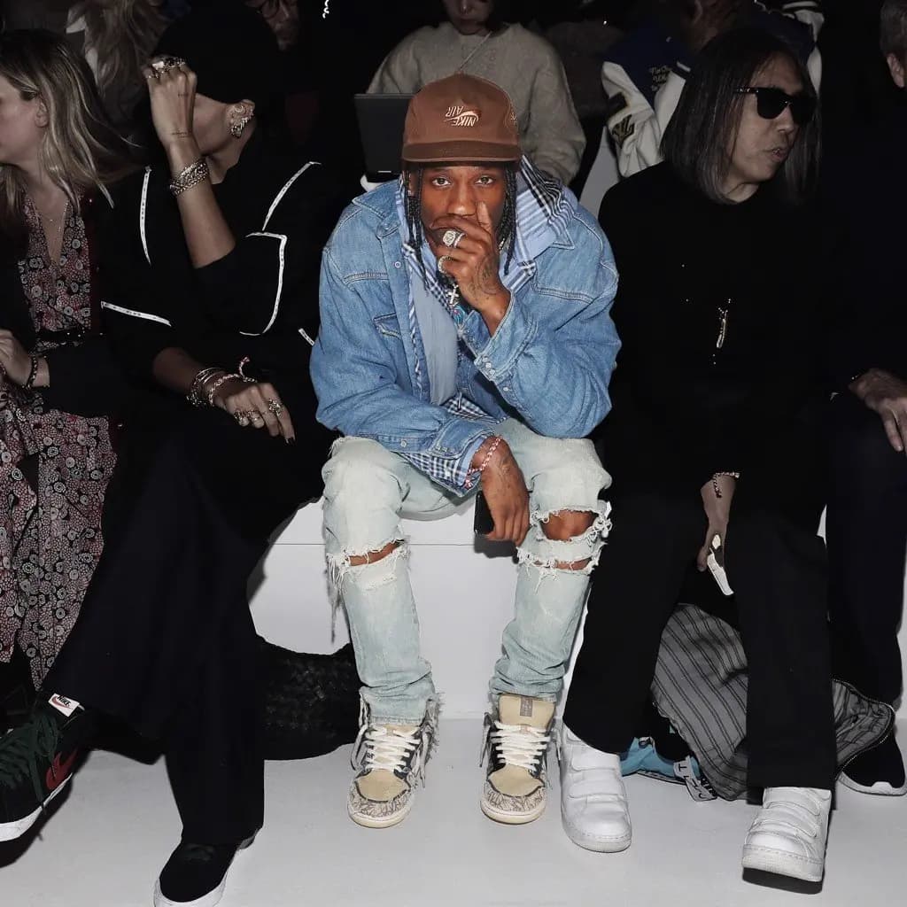 Tất cả những điều bạn cần biết về bản hợp đồng của Nike cùng chàng rapper "mát tay" Travis Scott Tất cả những điều bạn cần biết về bản hợp đồng của Nike cùng chàng rapper "mát tay" Travis Scott