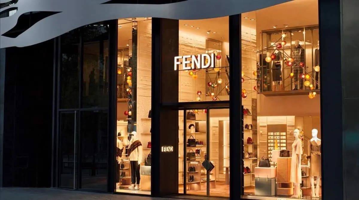 Fendi cho ra mắt bộ sưu tập giày thể thao mới rất sang trọng Fendi cho ra mắt bộ sưu tập giày thể thao mới rất sang trọng