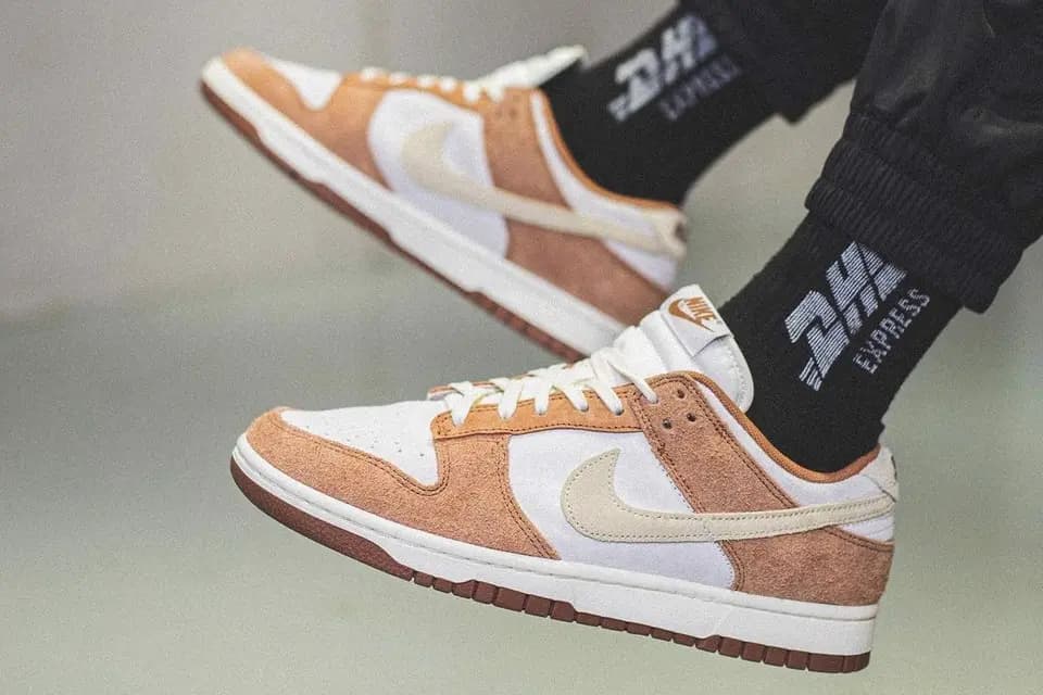 Review giày: Nike Dunk Low "Medium Curry" tươi mới và đầy sáng tạo Review giày: Nike Dunk Low "Medium Curry" tươi mới và đầy sáng tạo