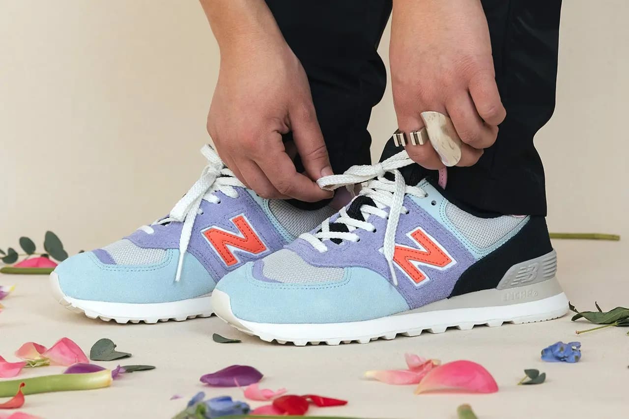 Louis De Guzman cho ra mắt phiên bản New Balance 574 mang tên "Ma Divina" Louis De Guzman cho ra mắt phiên bản New Balance 574 mang tên "Ma Divina"