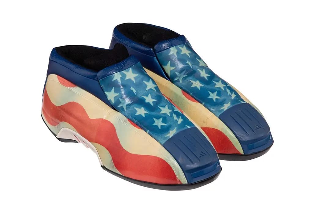 Lebron James 'Game-Worn adidas Kobe 2 từ năm 2002 đang được bán đấu giá Lebron James 'Game-Worn adidas Kobe 2 từ năm 2002 đang được bán đấu giá