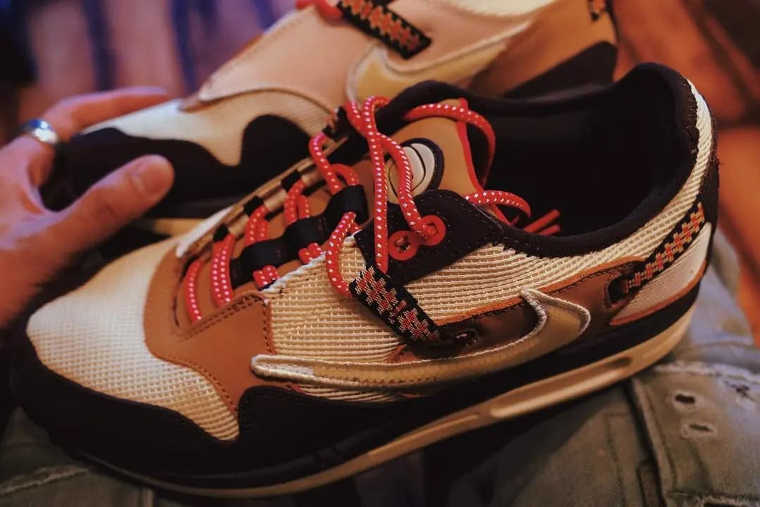 Hình ảnh mới nhất về đôi giày Travis Scott x Nike Air Max 1 “Baroque Brown” Hình ảnh mới nhất về đôi giày Travis Scott x Nike Air Max 1 “Baroque Brown”