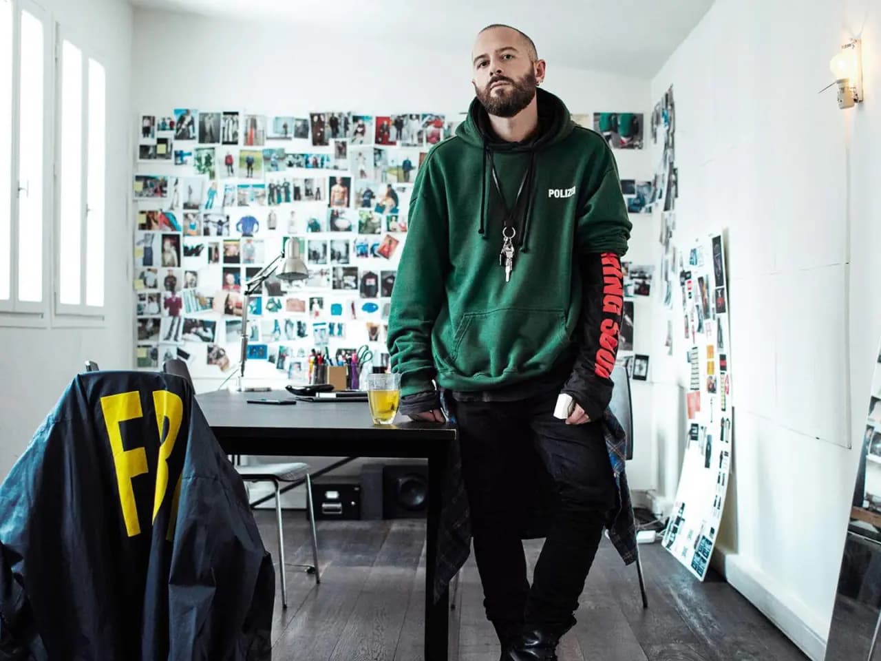 Những câu chuyện về nhà thiết kế Demna Gvasalia Những câu chuyện về nhà thiết kế Demna Gvasalia