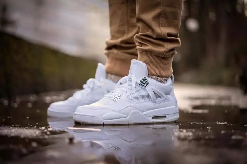 Air Jordan 4 "Pure Money" - chỉ một màu trắng nhưng không hề đơn giản Air Jordan 4 "Pure Money" - chỉ một màu trắng nhưng không hề đơn giản