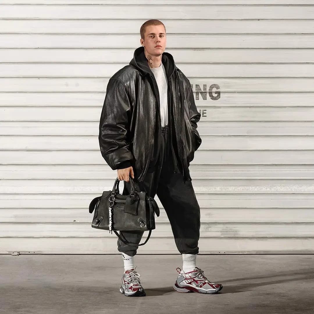 Justin Bieber bắt tay cùng Balenciaga trong một chiến dịch mới Justin Bieber bắt tay cùng Balenciaga trong một chiến dịch mới