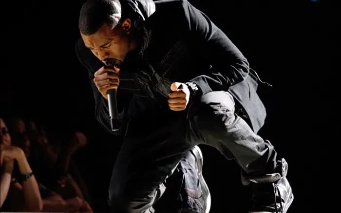 Yeezy của Kanye West kết hợp với GAP tạo ra bộ sưu tập mới Yeezy của Kanye West kết hợp với GAP tạo ra bộ sưu tập mới